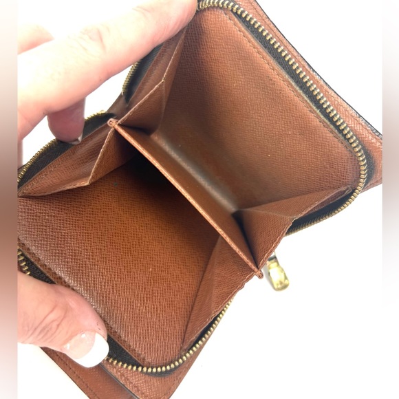 SOLD! Louis Vuitton Porte Papier Passport Wallet - Picture 12 of 16